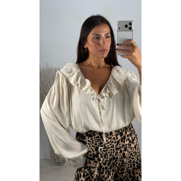 BLUSA BEIGE SATINADA ESCOTE VUELO