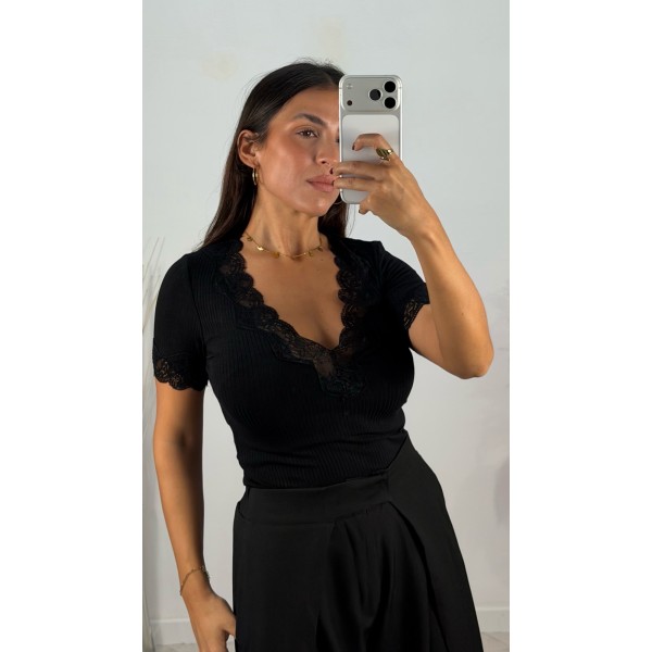 CAMISETA LENCERA NEGRA MANGA CORTA