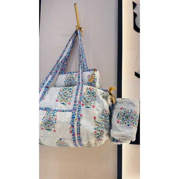 MACUTO + 3 NECESER CELESTE