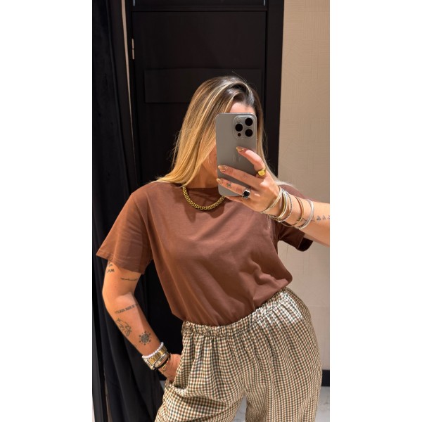 CAMISETA BASICA MARRON